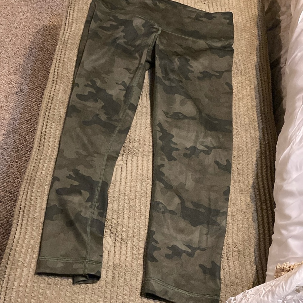 Lululemon running crops